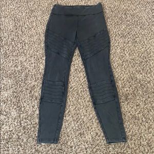 Mossimo Leggings - size small - hot!